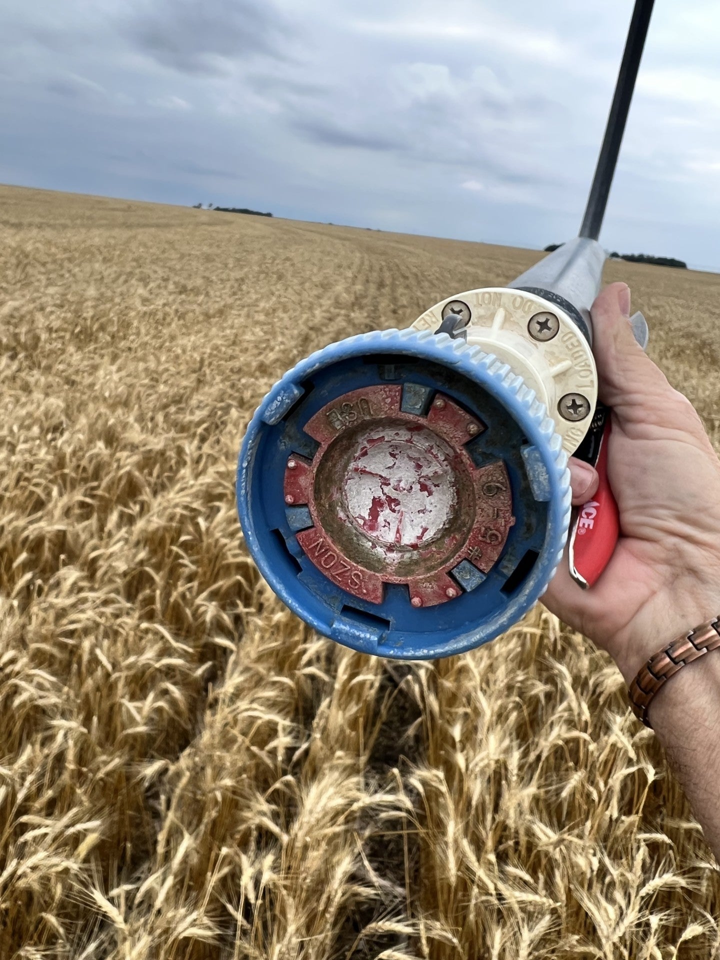 Irrigation unit almost blocked from minerals before water conditioning with Magsert
